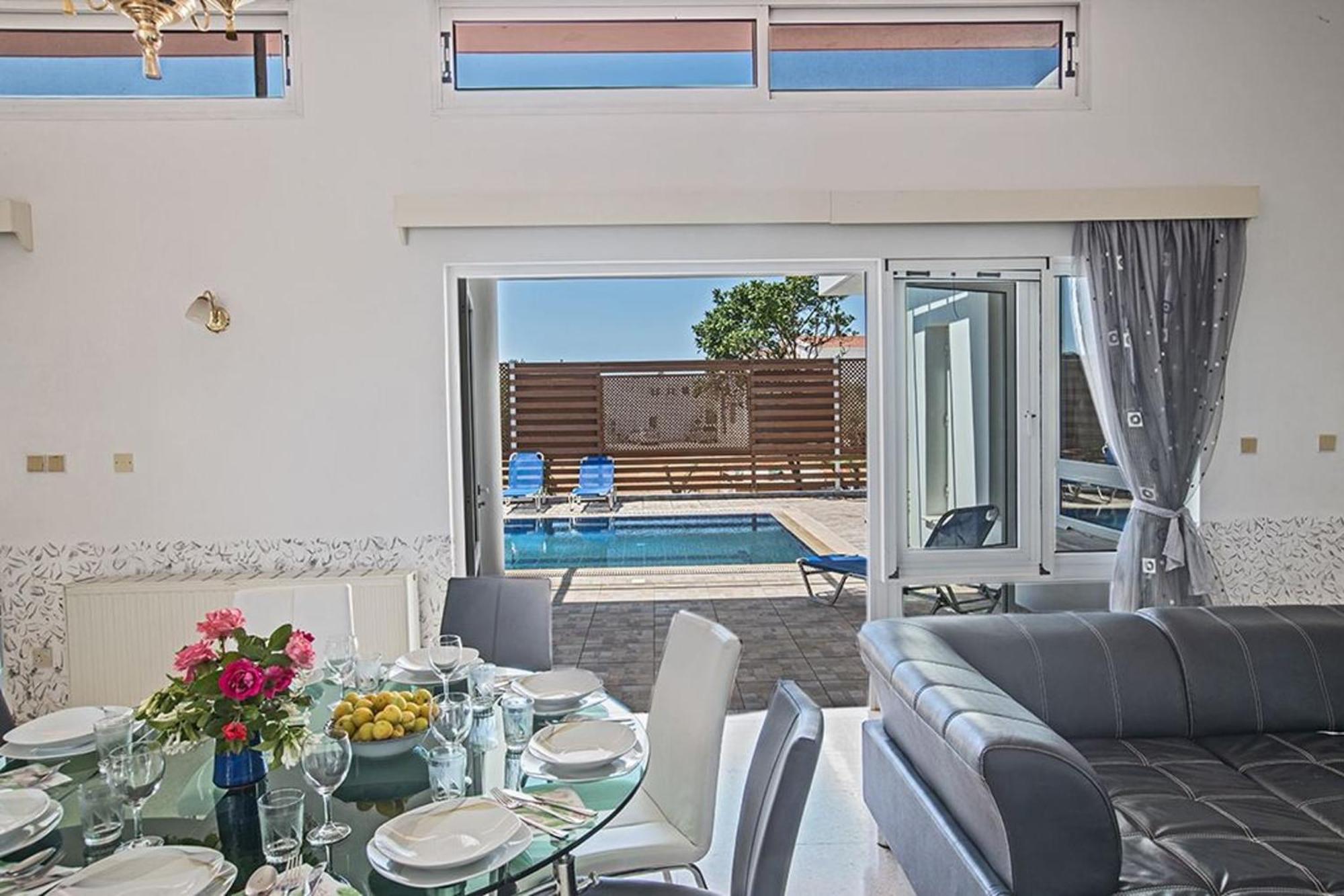 Mavris - Lovely 4 Bedroom With Private Pool In *