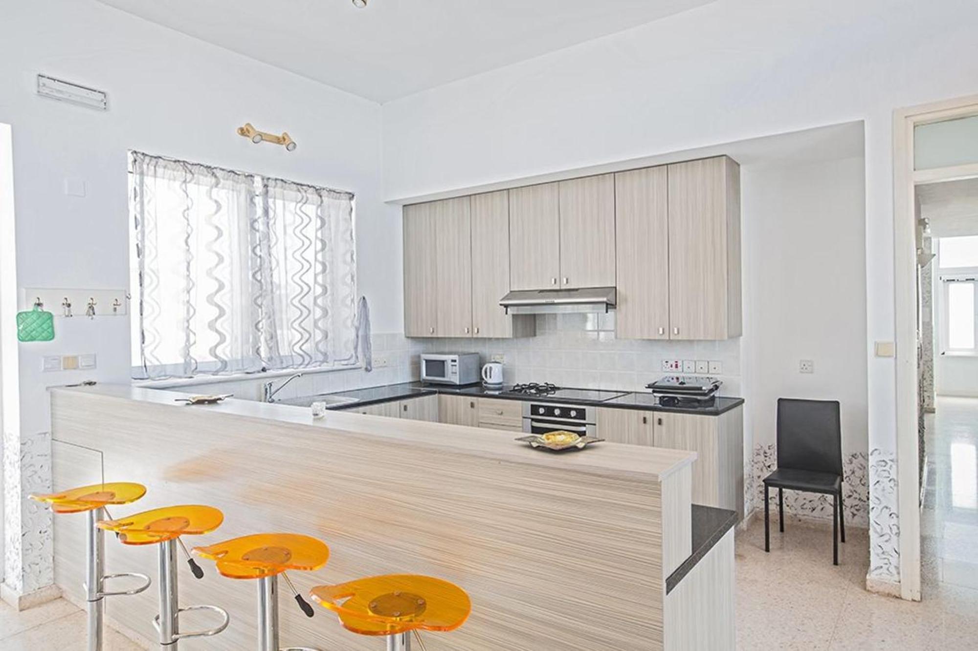 Mavris - Lovely 4 Bedroom With Private Pool In