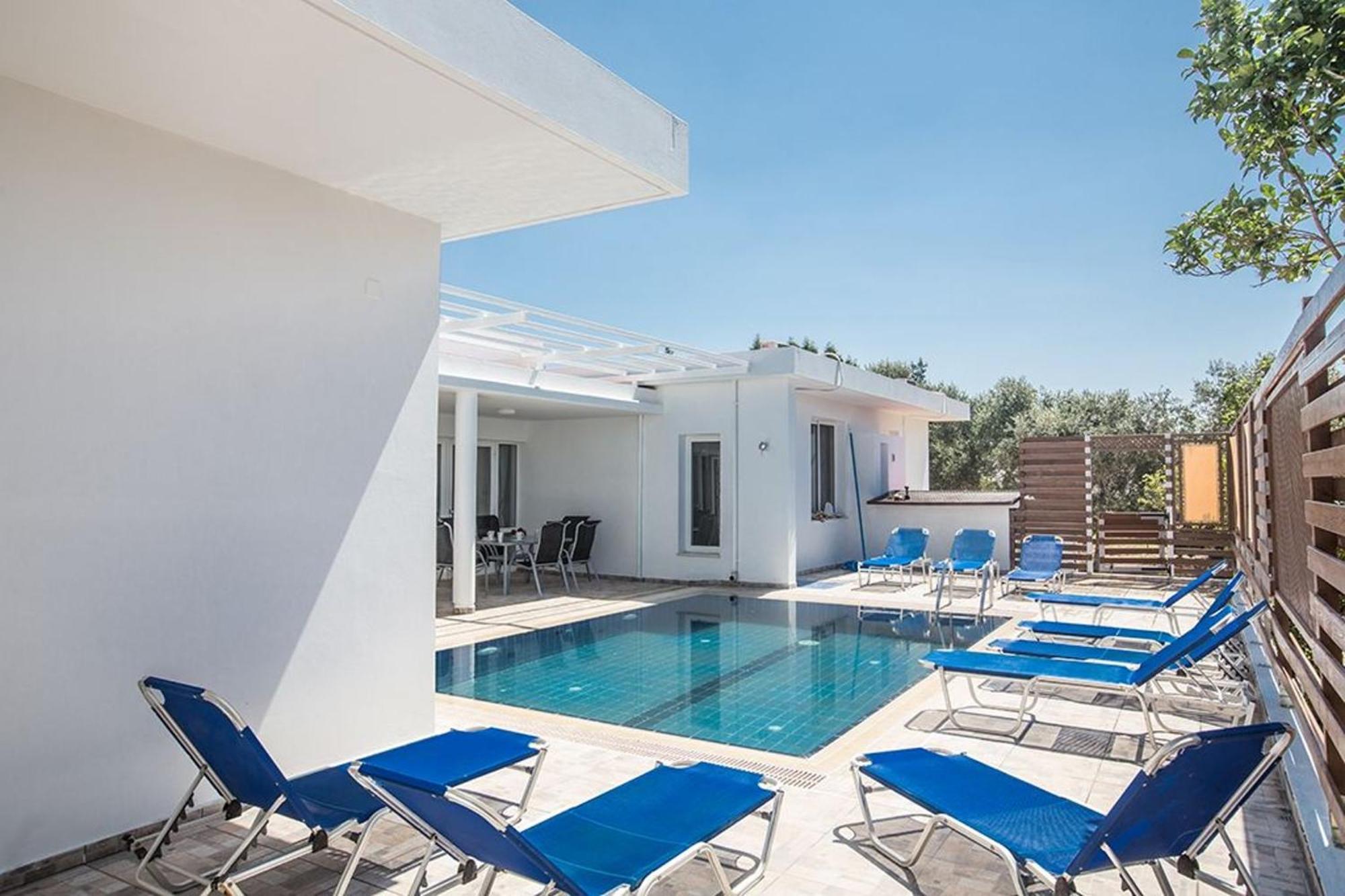 Mavris - Lovely 4 Bedroom With Private Pool In * Ayia Napa