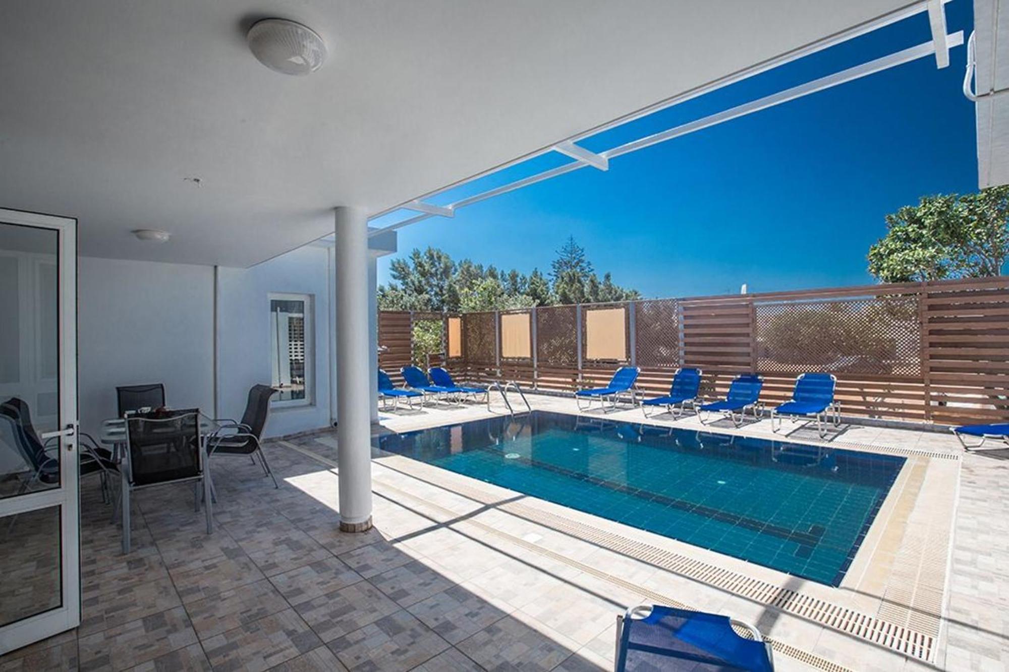 Villa Mavris - Lovely 4 Bedroom With Private Pool In