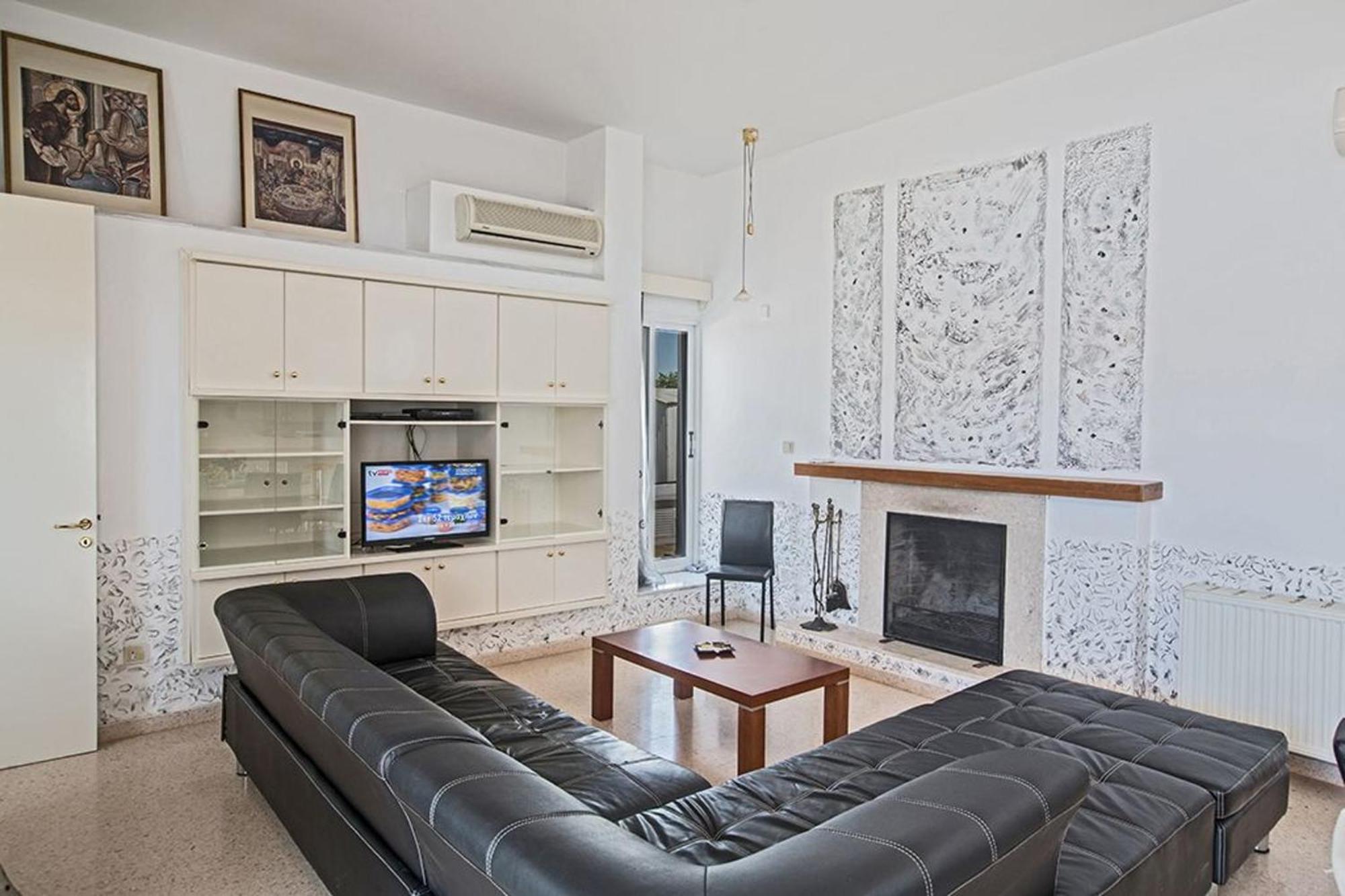 Villa Mavris - Lovely 4 Bedroom With Private Pool In