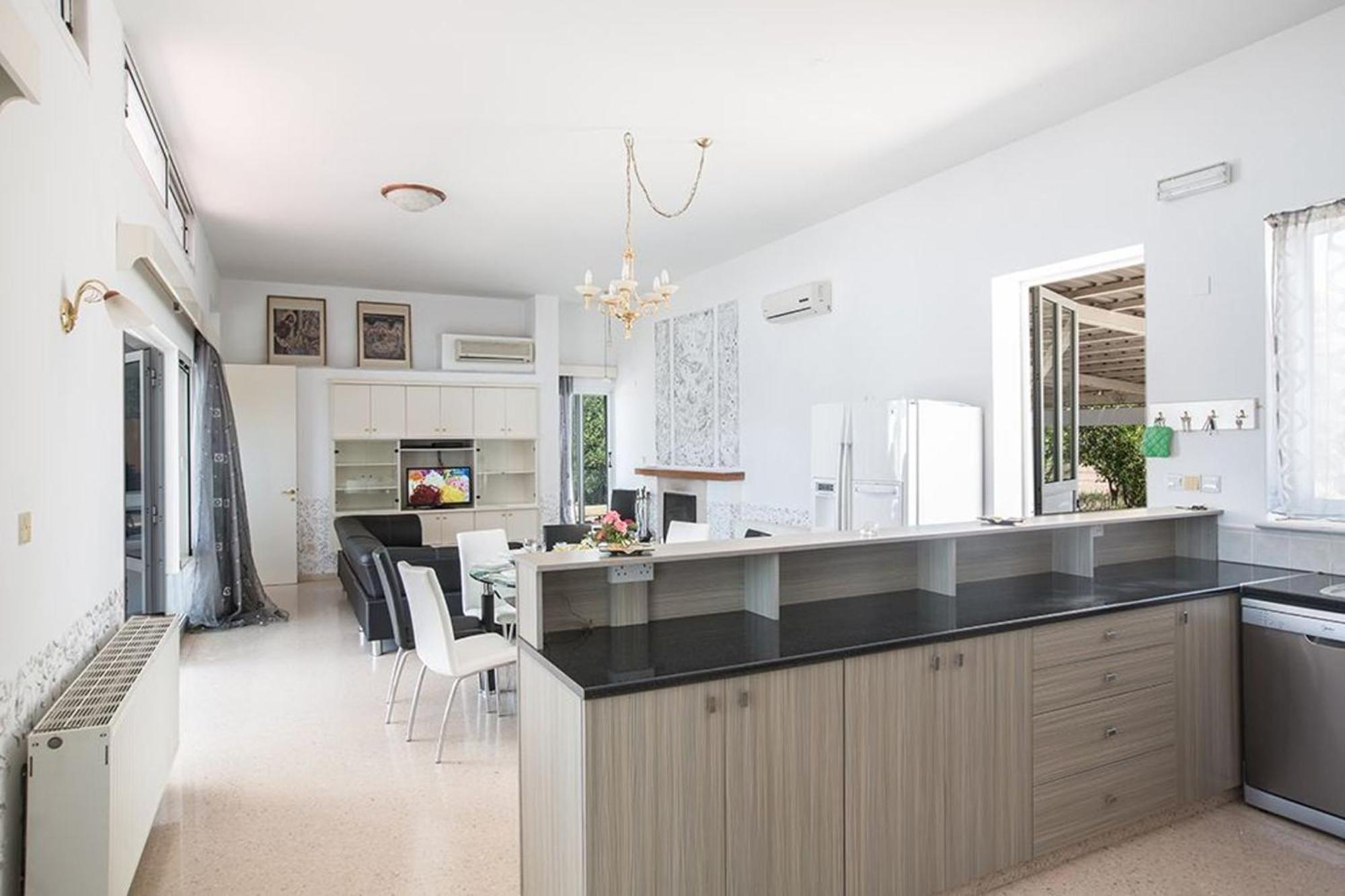 Mavris - Lovely 4 Bedroom With Private Pool In * Ayia Napa